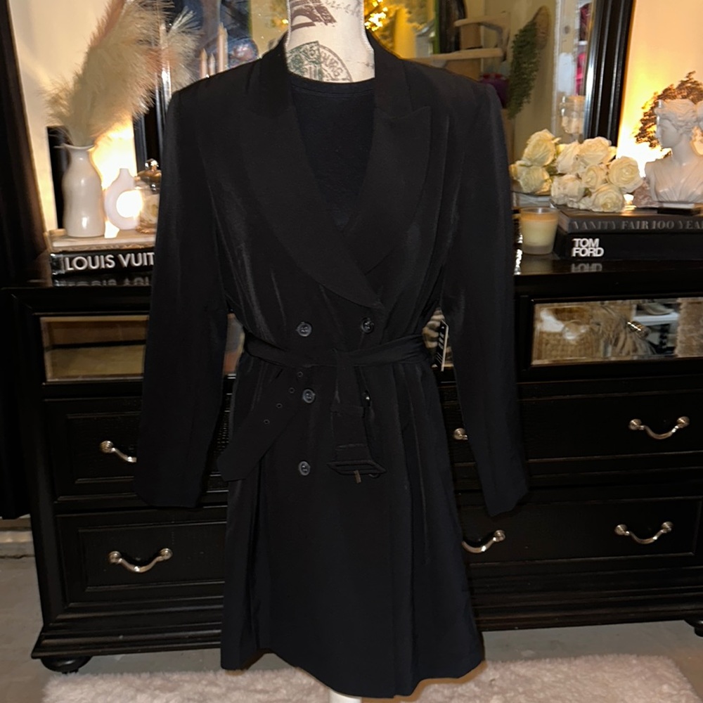 Express blazer that can be worn as a mini dress or as a longer blazer.